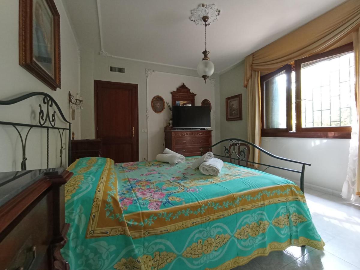 Domus Garden Bed and Breakfast Olbia Buitenkant foto